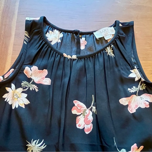 ~Grab It While You Can Sale~
LOFT Outlet Floral Babydoll Dress. XXSP Like New - Picture 4 of 7